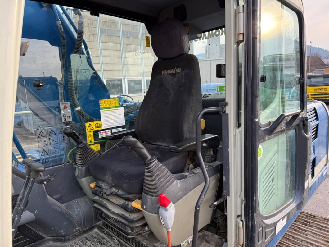 2011 Komatsu PC210LC-8 Crawler Excavator