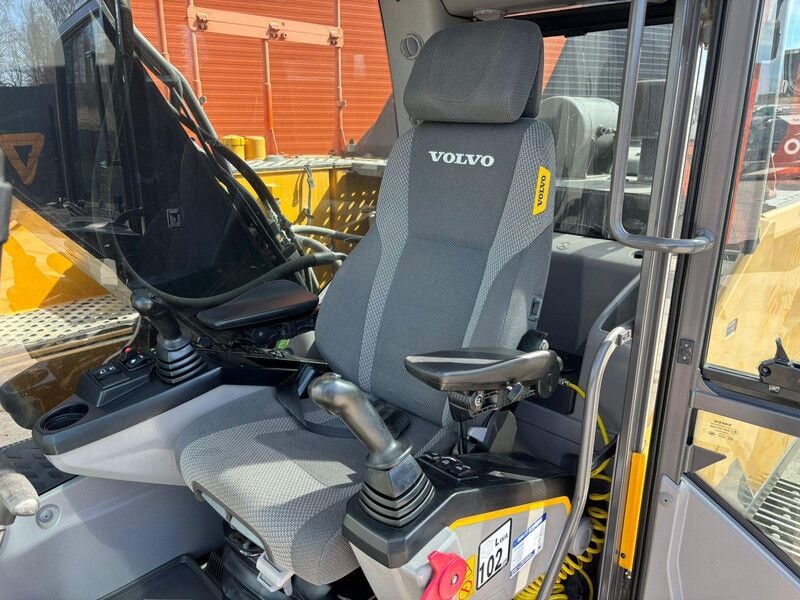 2018 Volvo EC220EL Crawler Excavator