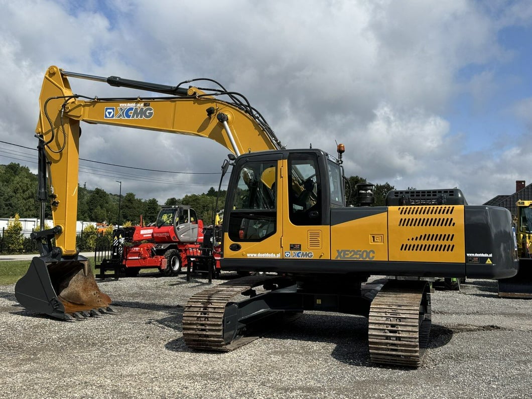 2018 XCMG XE 250C Crawler Excavator
