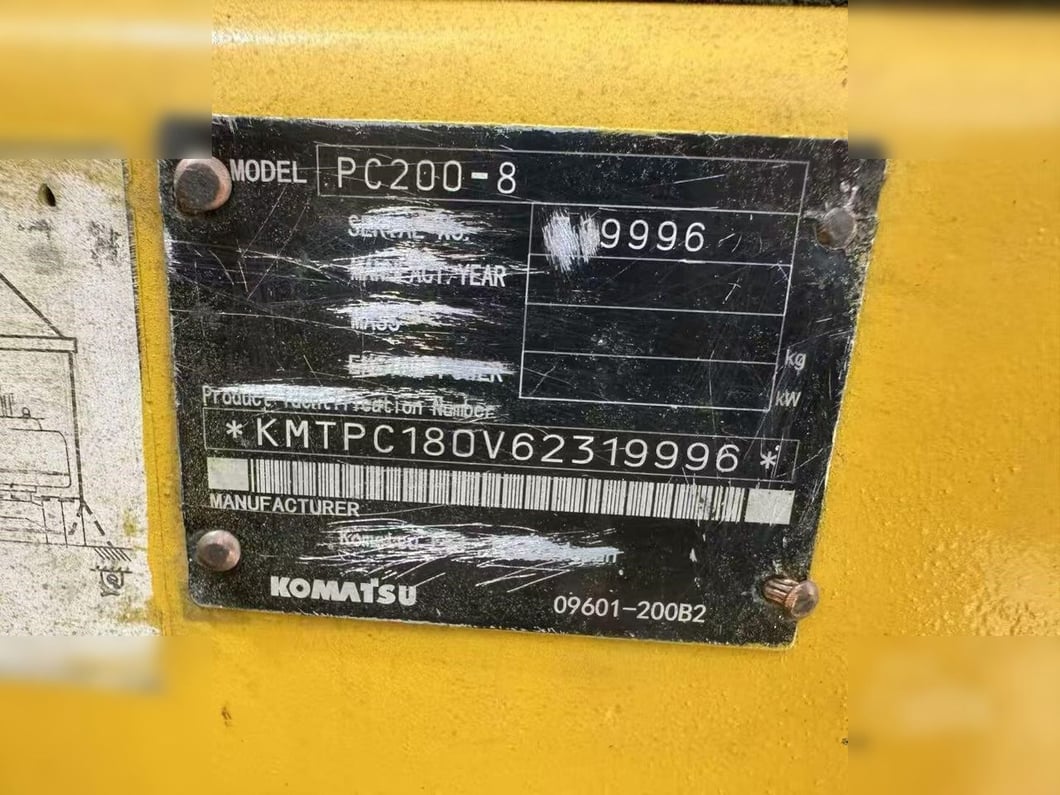 2021 Komatsu PC200-8 Crawler Excavator
