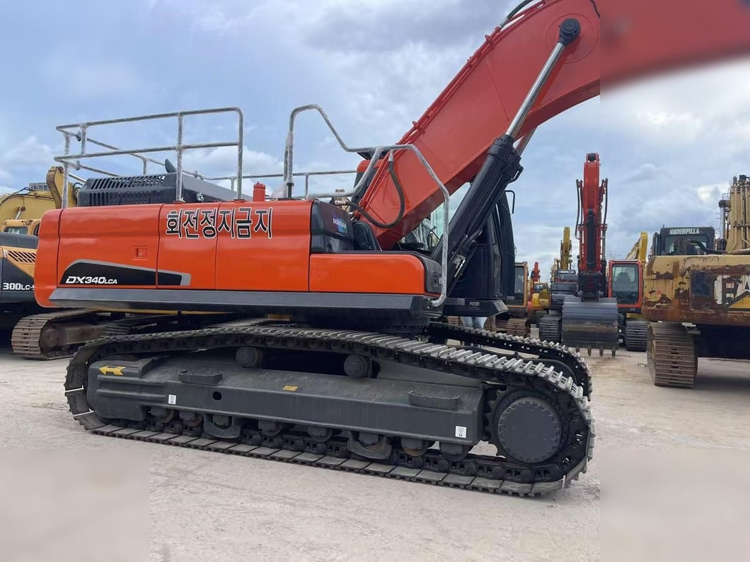 2020 Doosan DX340LC Crawler Excavator