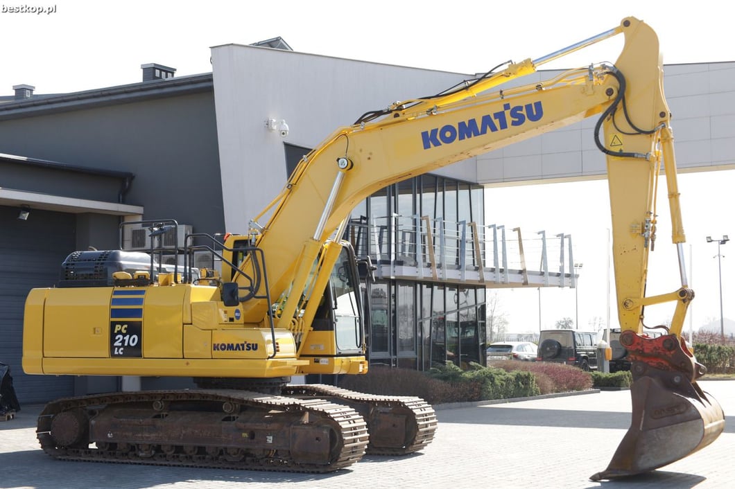 2018 Komatsu PC210LC-11 Crawler Excavator
