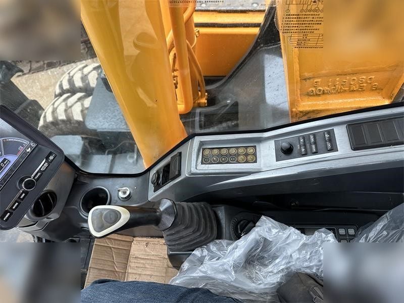 2020 Hyundai R220LC-9S Crawler Excavator