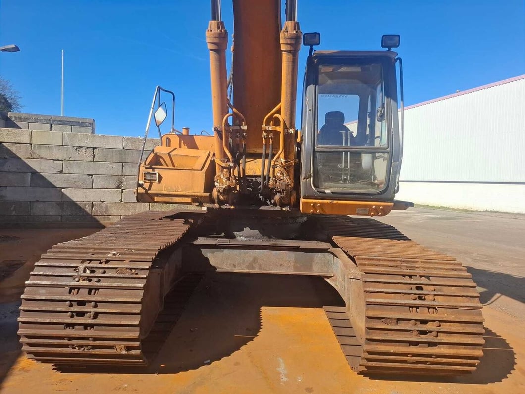 CASE 9033 Crawler Excavator