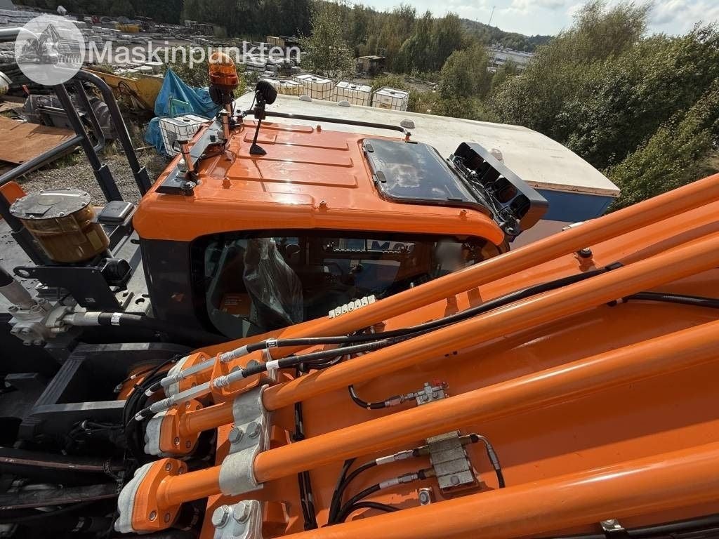 2025 Develon 800LC-7 Crawler Excavator