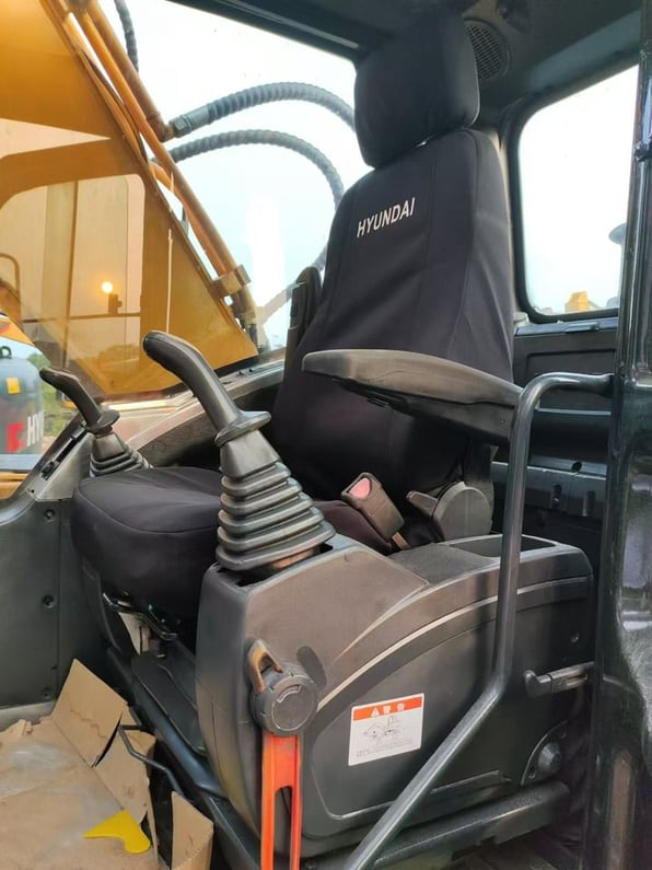 2019 Hyundai R220LC-9S Crawler Excavator