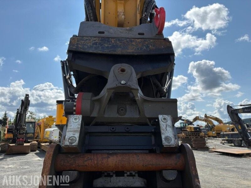 2018 Caterpillar 330F Crawler Excavator