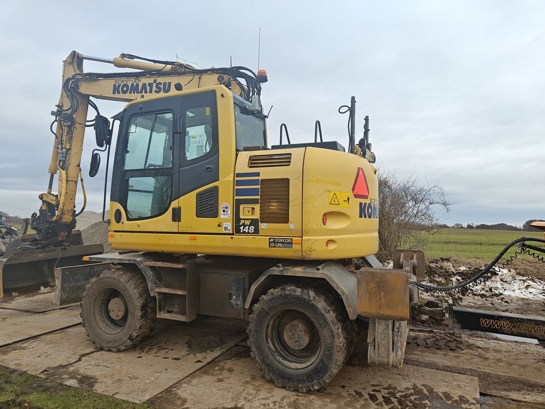 2017 Komatsu PW148-10 Wheel Excavator