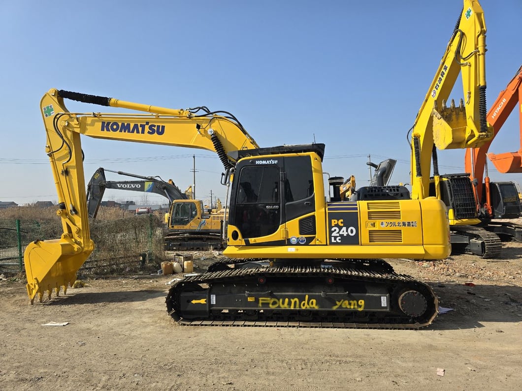 2023 Komatsu PC240-8 Crawler Excavator