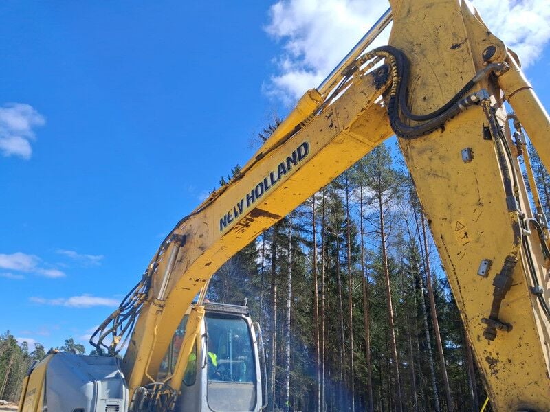 2009 New Holland E235BSR-2 Crawler Excavator