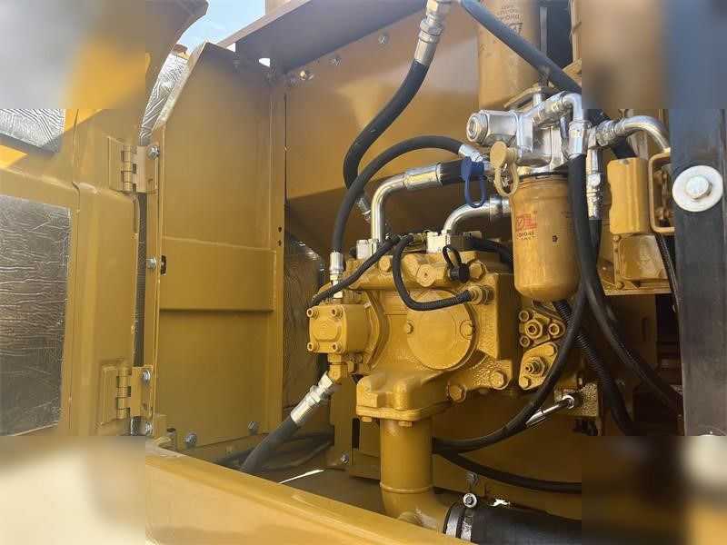 2016 Caterpillar 320D2 Crawler Excavator
