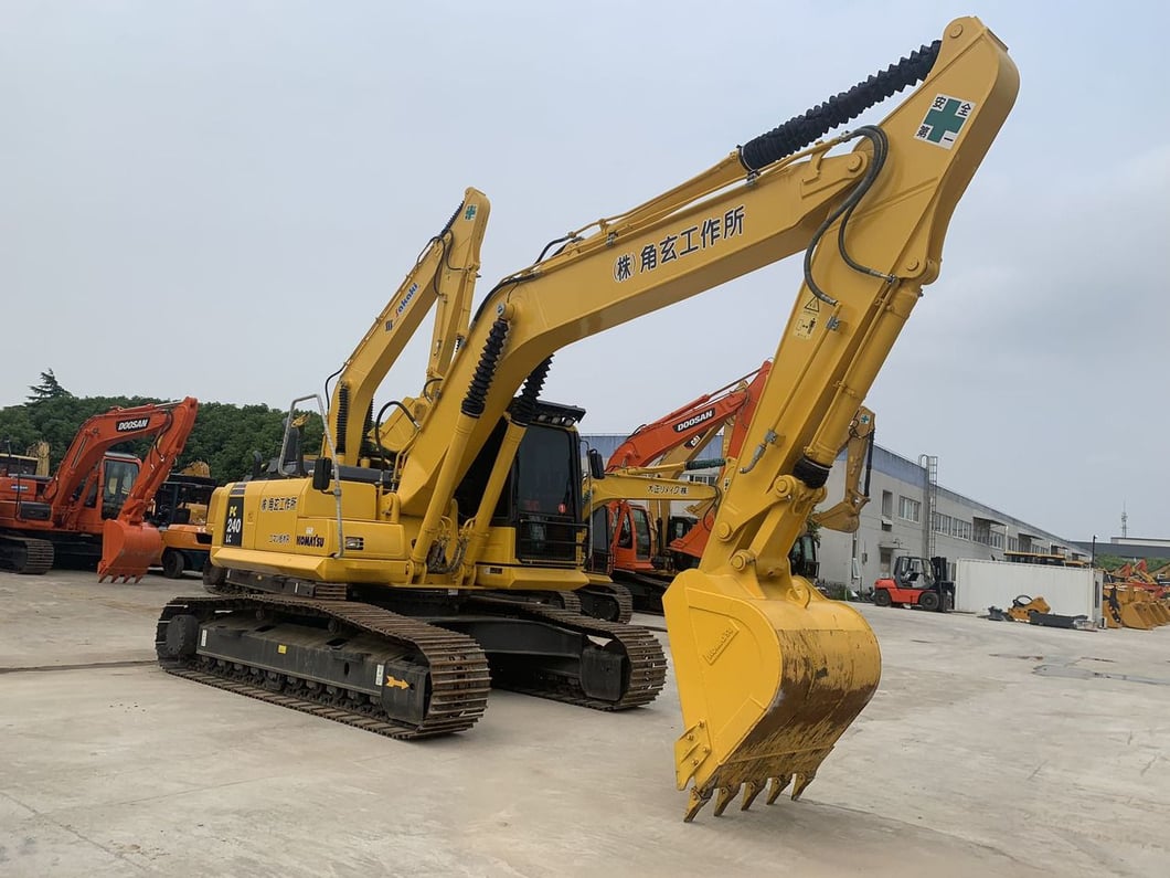 2022 Komatsu PC220 Crawler Excavator