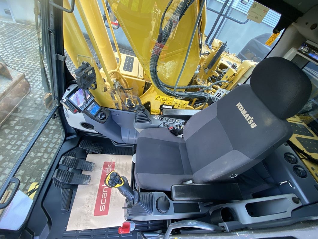 2017 Komatsu PC240LC-11 Crawler Excavator