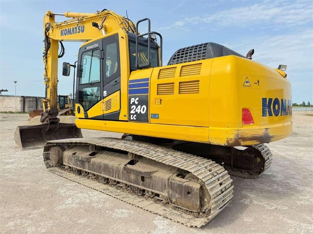 2015 Komatsu PC240LC-10 Crawler Excavator