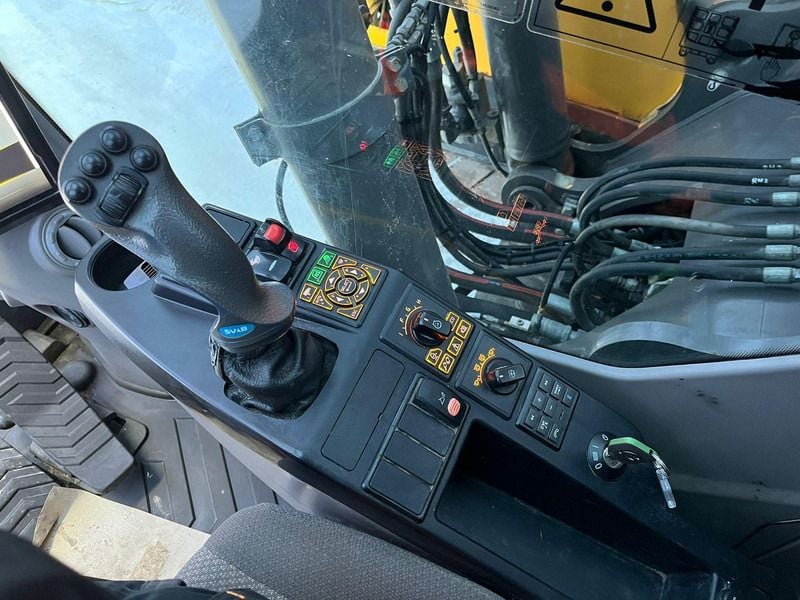2019 Volvo ECR355EL Crawler Excavator