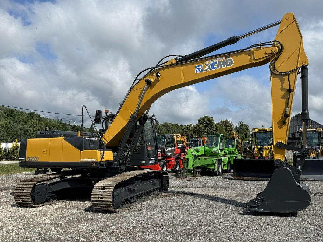 2018 XCMG XE 250C Crawler Excavator