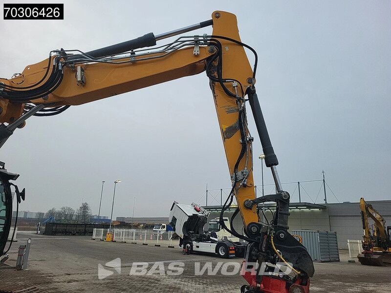 Liebherr R926 Compact Tiltrotator (2016)