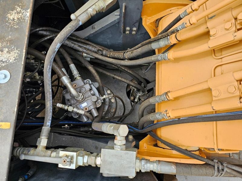 2011 CASE CX210B Crawler Excavator