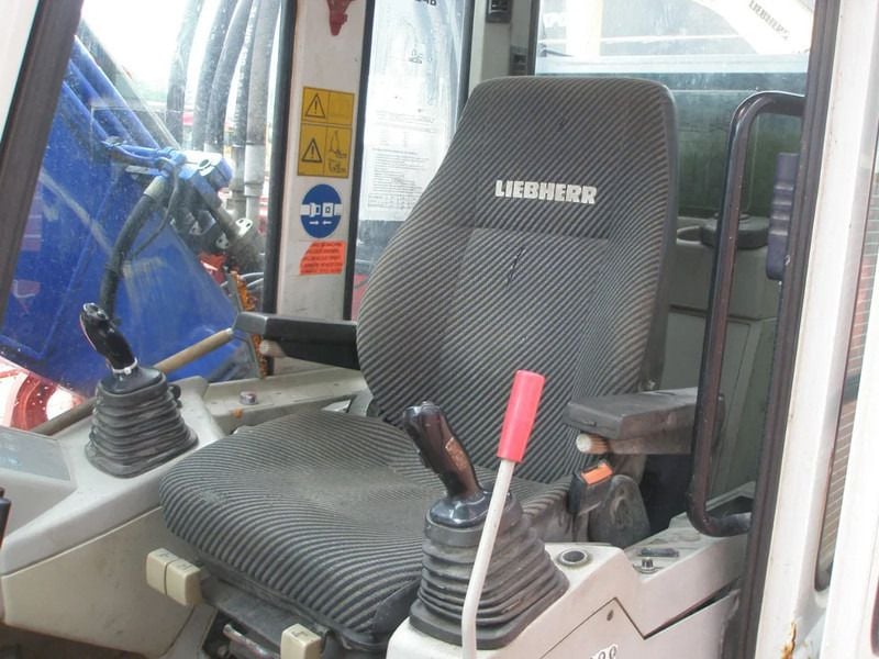 2005 Liebherr R924B Crawler Excavator
