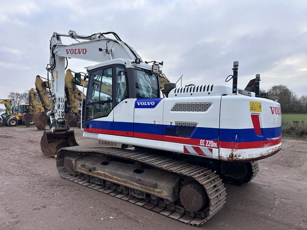 2013 Volvo EC220DL Crawler Excavator