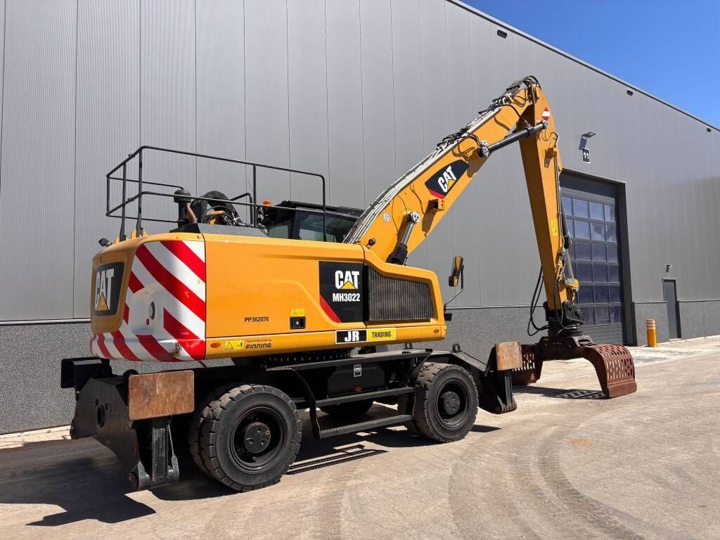 2017 Caterpillar MH3022 Material Handler