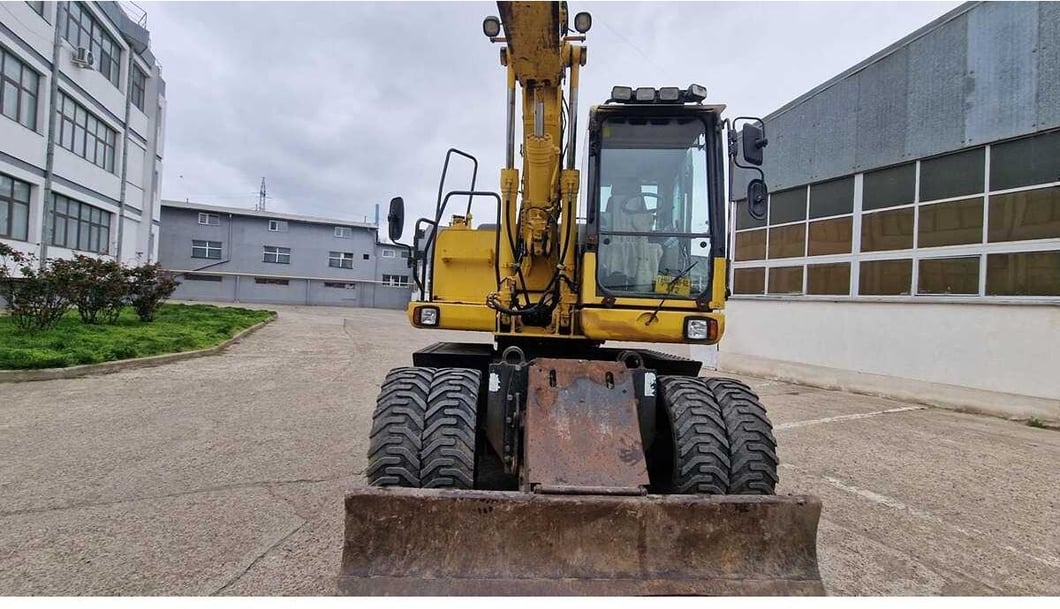 Komatsu PW148-8 Wheel Excavator