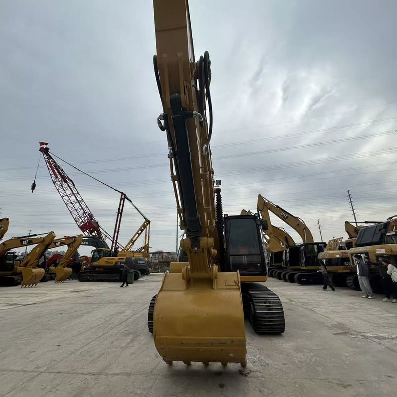 2023 Caterpillar 320