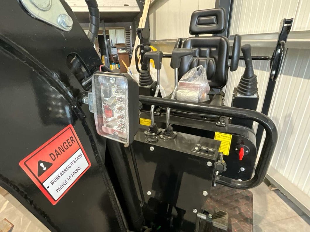 Nuoman 1.2T MINI Excavator BAD 28H!