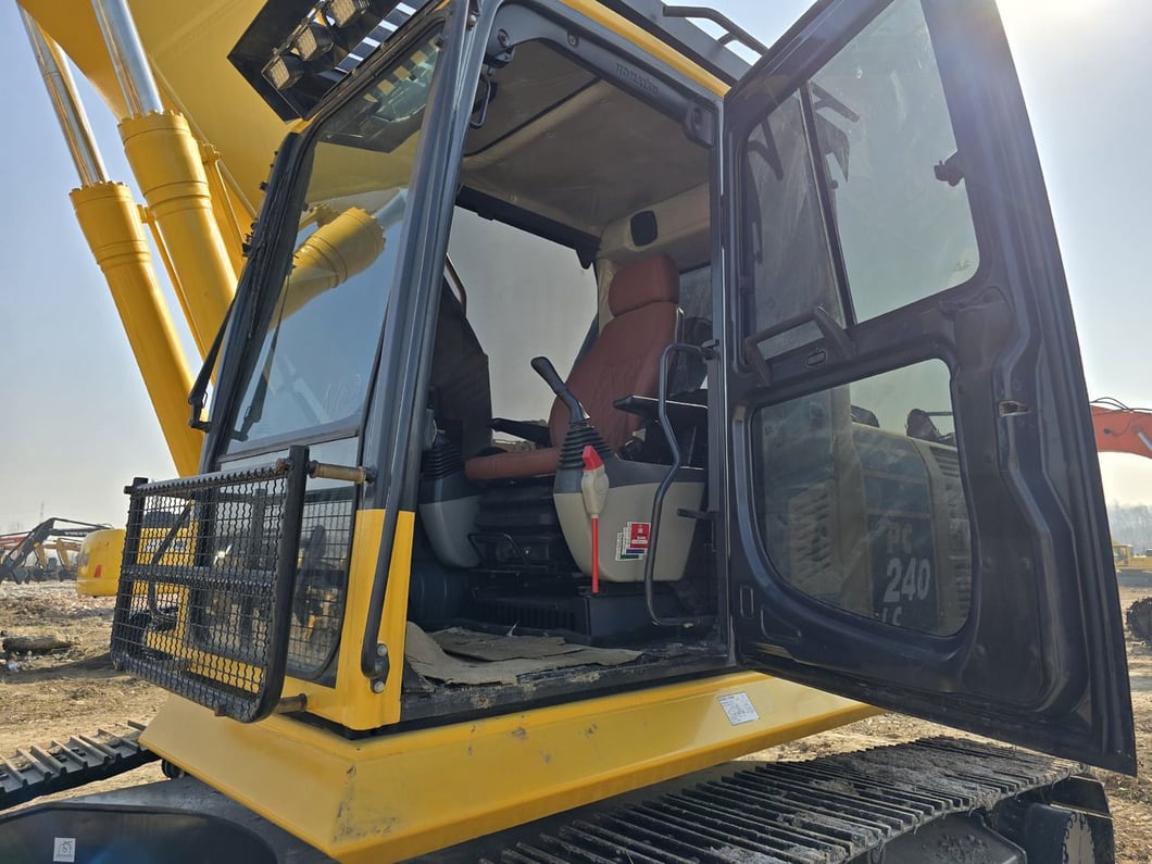 2024 Komatsu PC240-8 Crawler Excavator