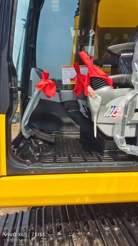 2023 Komatsu PC220-7 Crawler Excavator