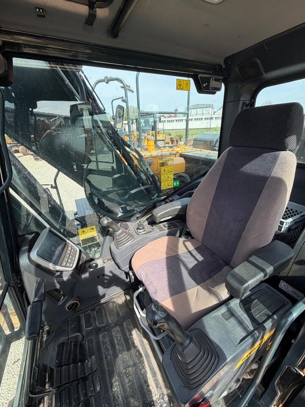 2022 Hyundai HX210AL Crawler Excavator
