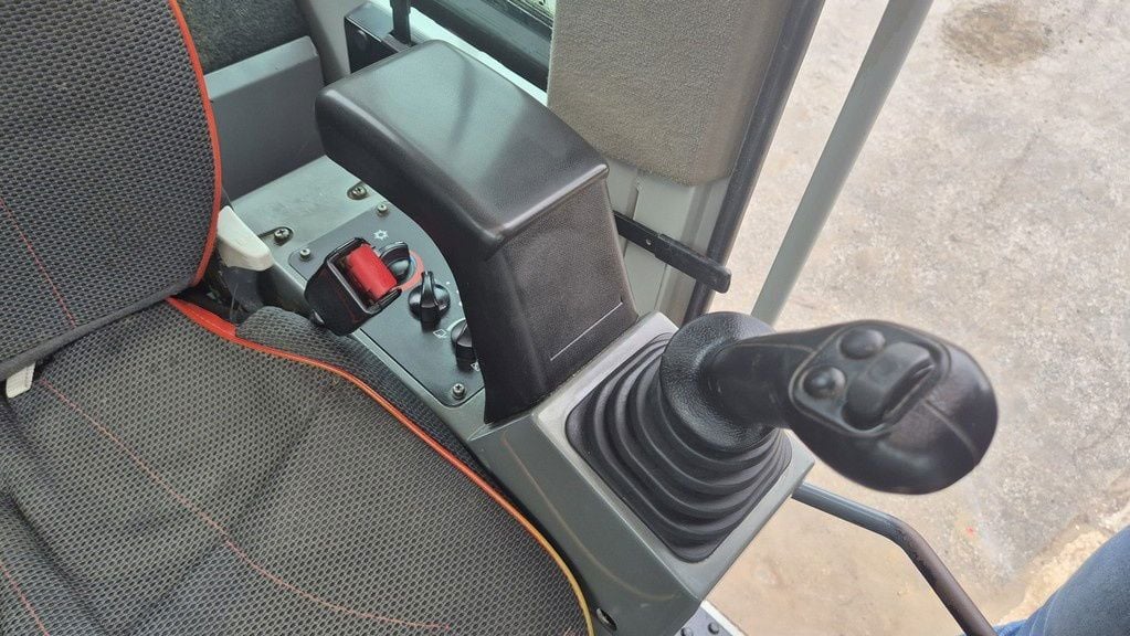 2012 Takeuchi TB1140 Crawler Excavator