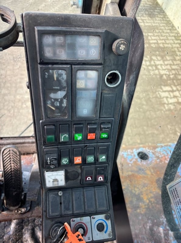 2002 Fuchs MHL331C Material Handler