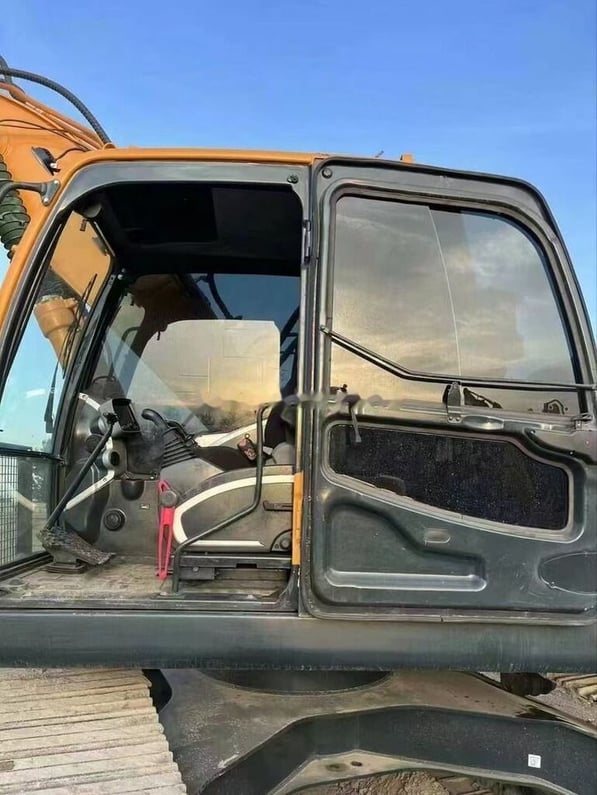Hyundai R220LC-9 Crawler Excavator