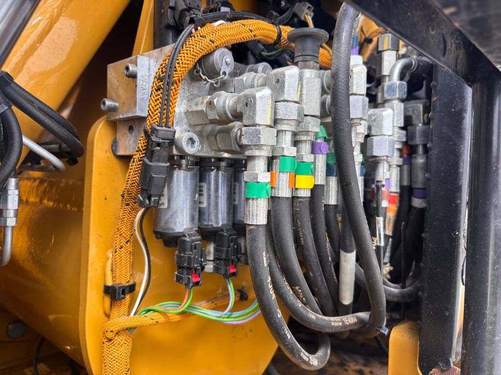 2017 Caterpillar MH3022 Material Handler