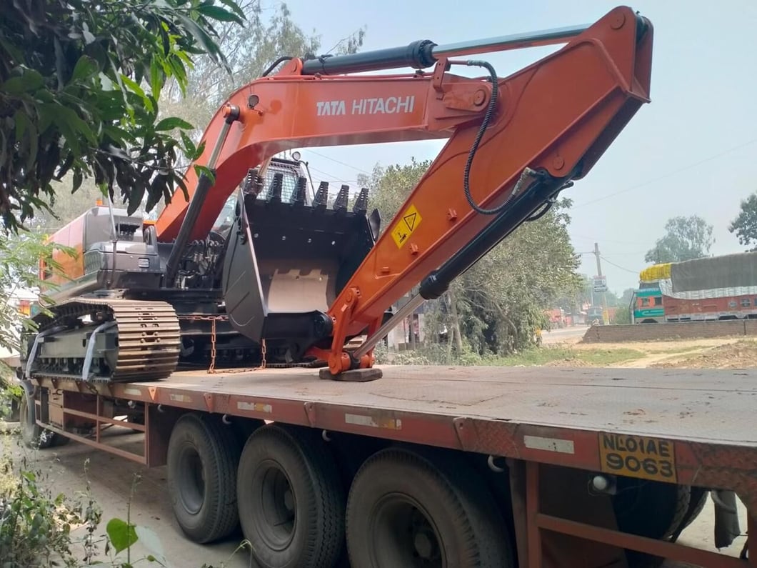 2025 Hitachi ZX220 LC Crawler Excavator