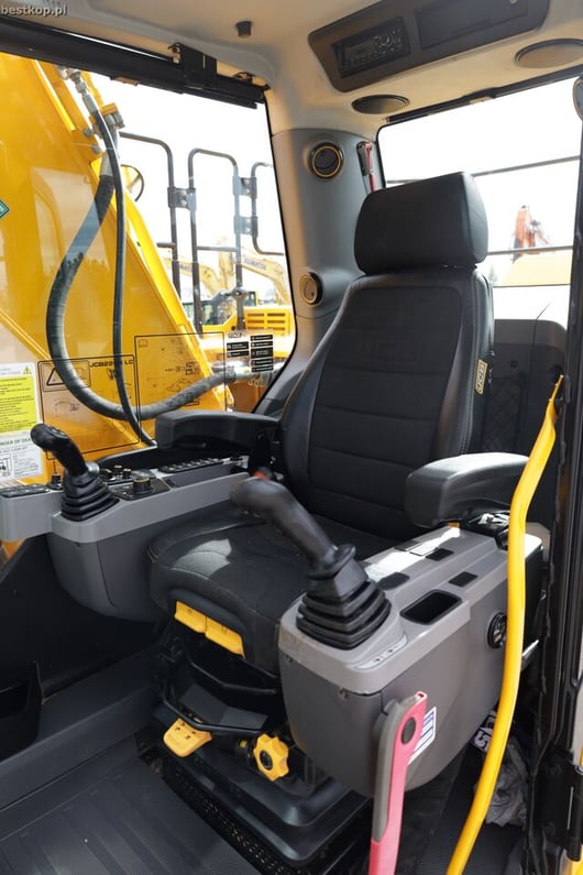 2022 JCB 220X Crawler Excavator