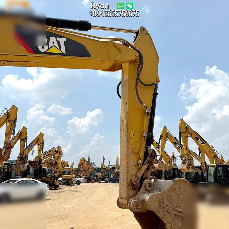 2017 Caterpillar 320D2 Crawler Excavator