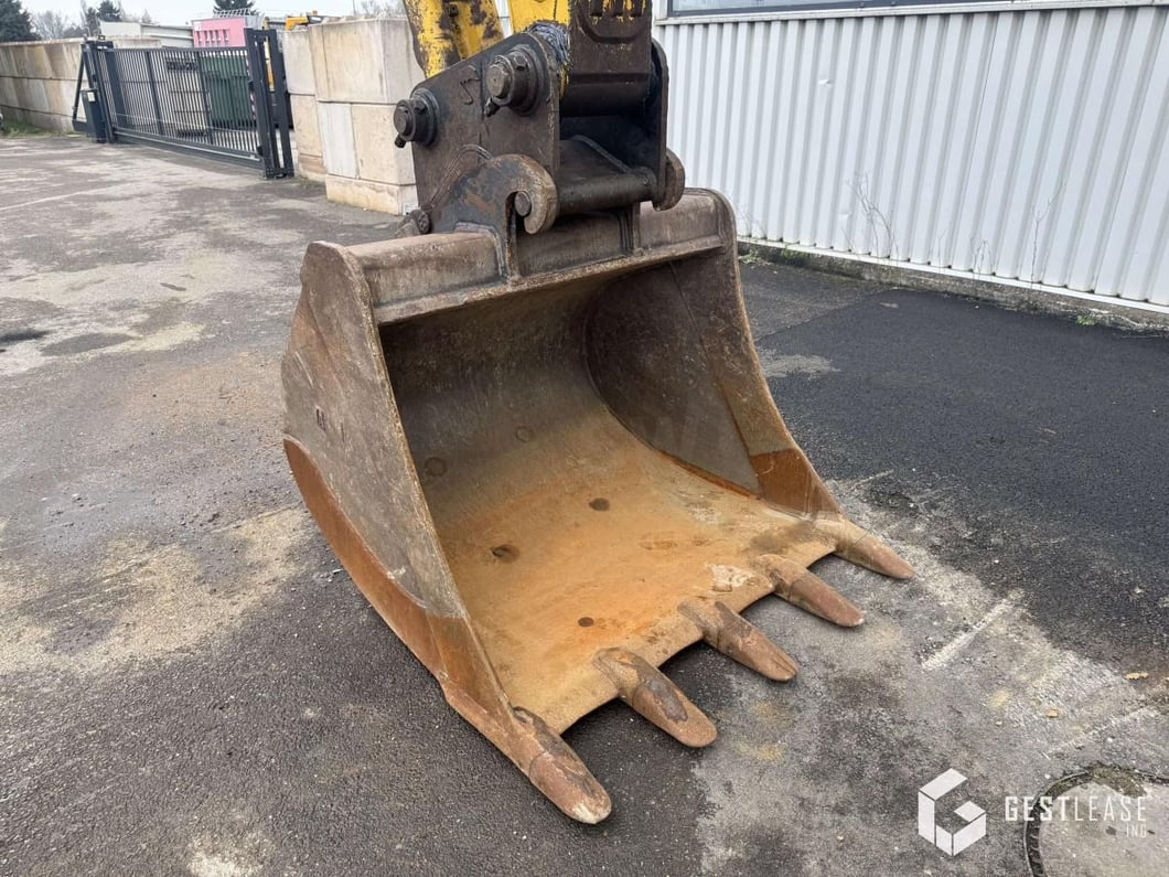 2018 Komatsu PC210LC-11 Crawler Excavator