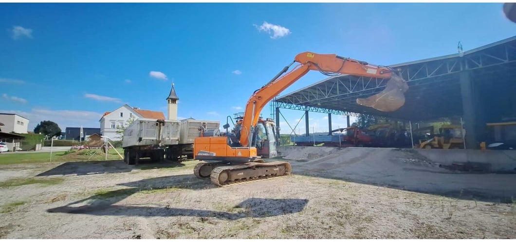 Doosan DX140LC-5 Crawler Excavator