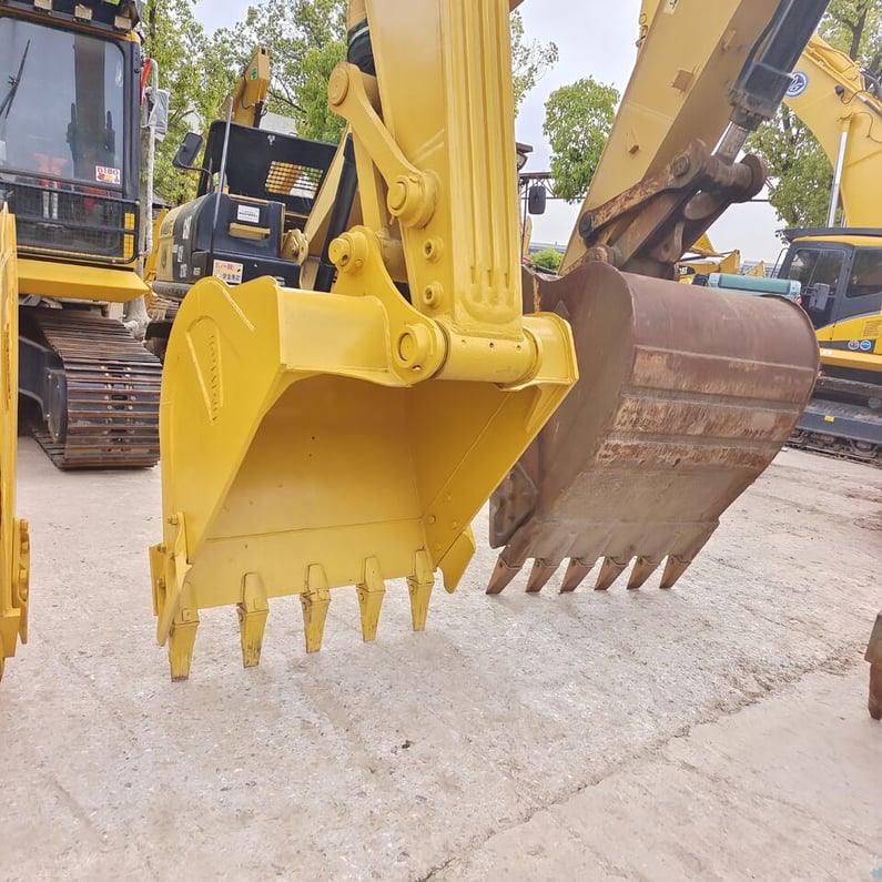 2024 Komatsu PC220-8 Crawler Excavator