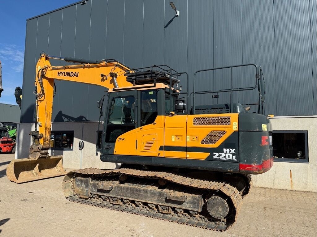 2020 Hyundai HX220L Crawler Excavator