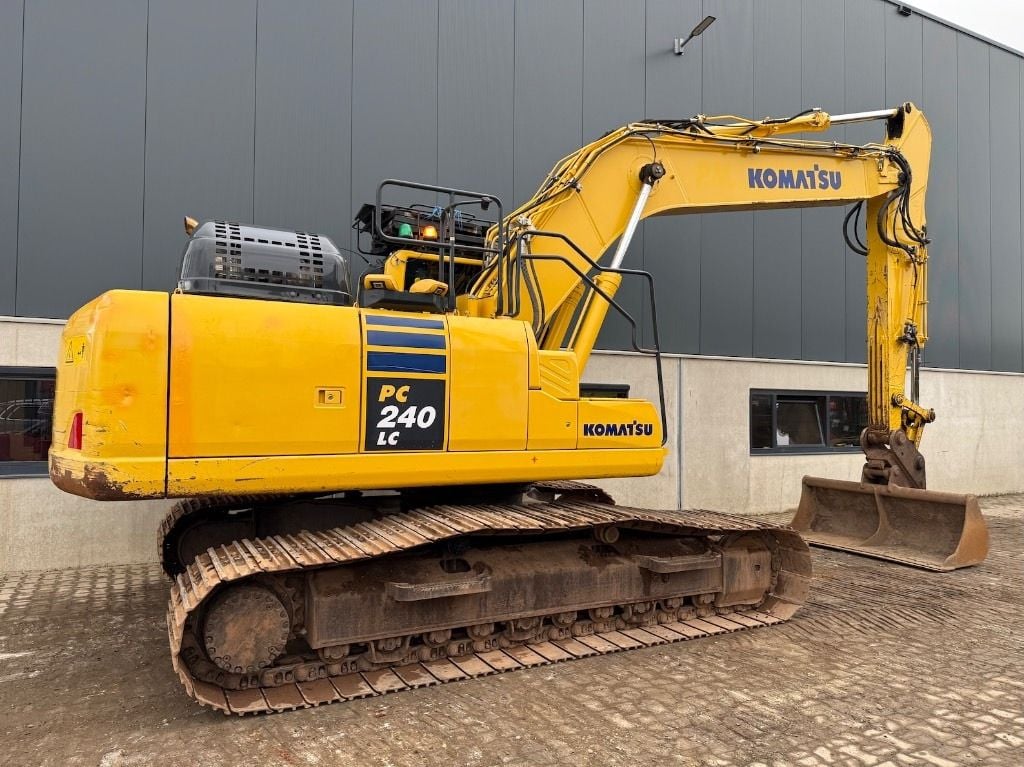 2020 Komatsu PC240LC-11 Crawler Excavator