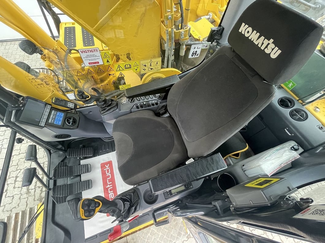 2024 Komatsu HB365LC-3EO Crawler Excavator