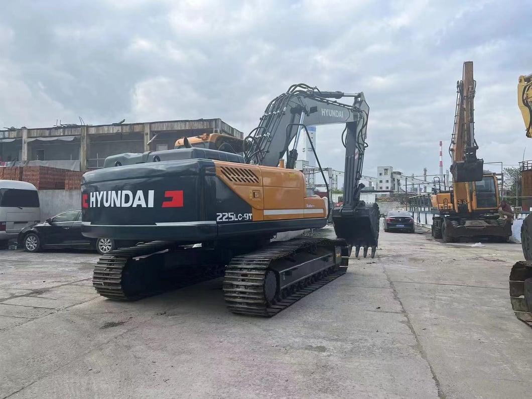 2019 Hyundai R225LC-9T Crawler Excavator