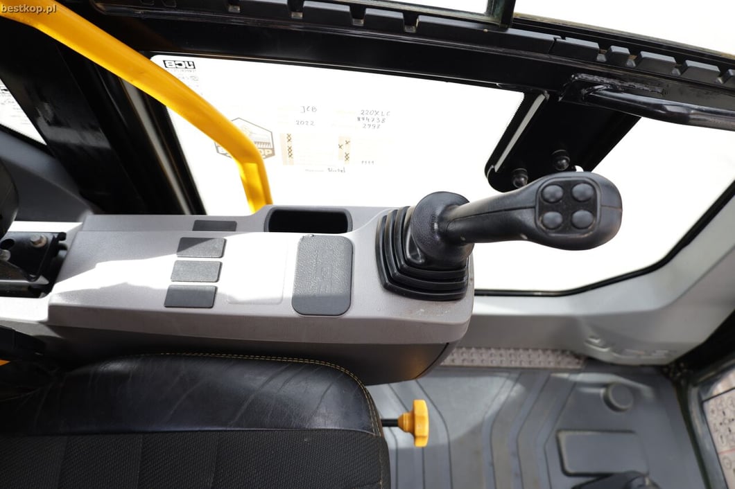 2022 JCB 220X Crawler Excavator