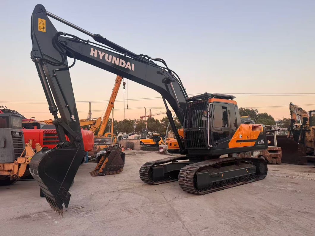 2022 Hyundai R220LC-9S Crawler Excavator