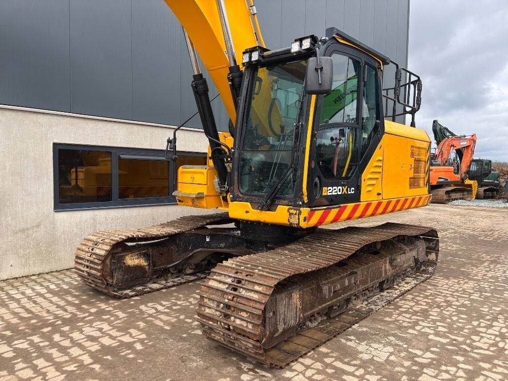 2018 JCB 220X Crawler Excavator