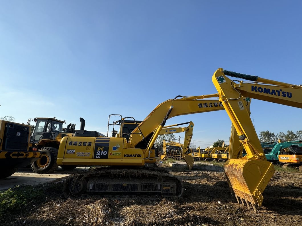 2022 Komatsu PC210-8 Crawler Excavator