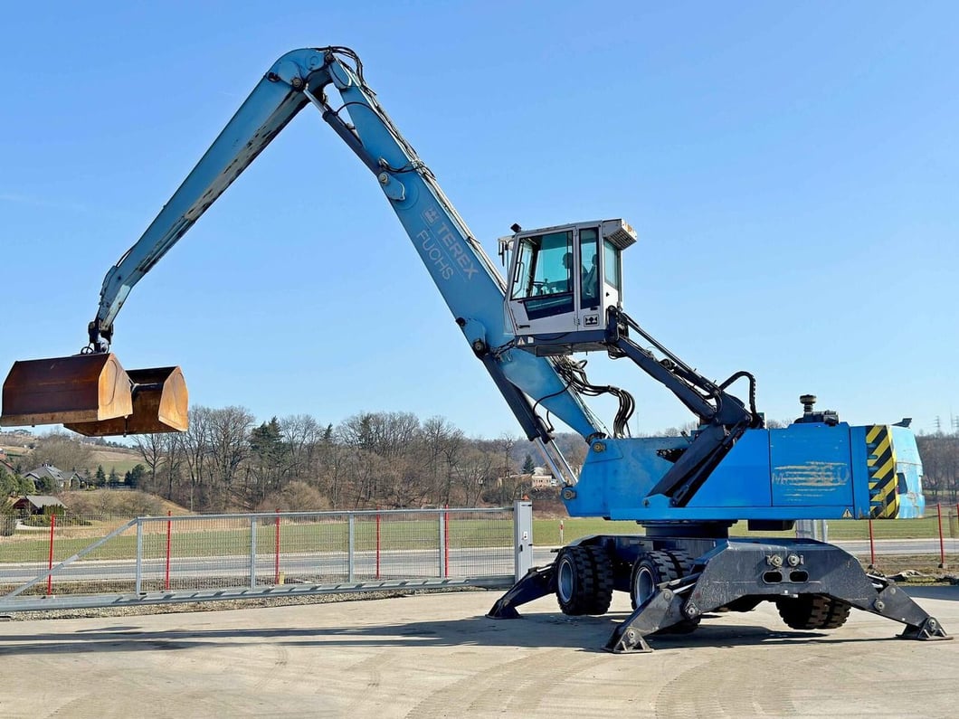 2011 Terex MHL360 Material Handler